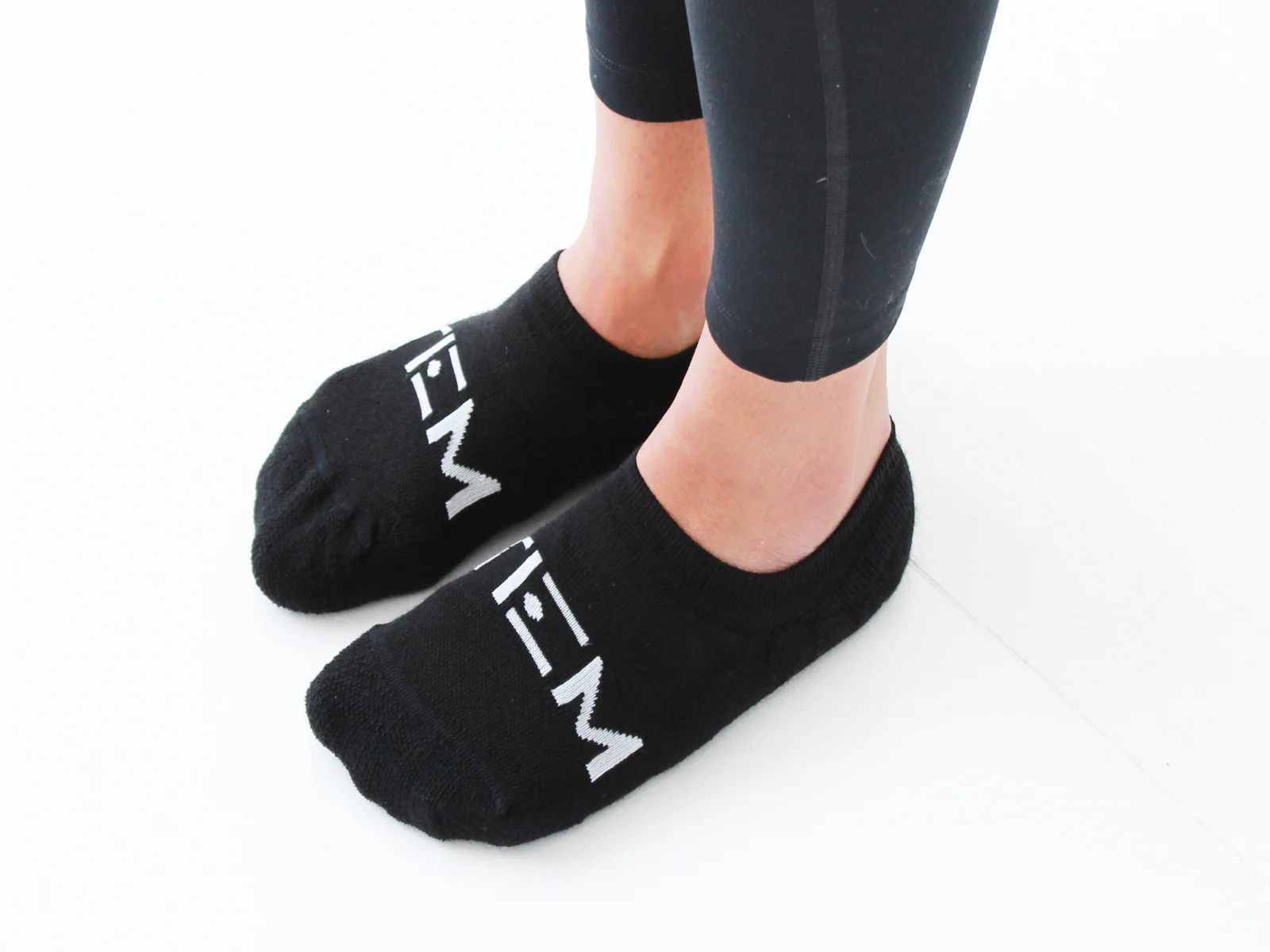 Low-cut Performance Wool Socks - Black/White - Image 4